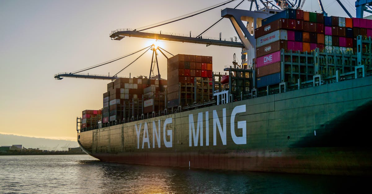 Hormuz Seizures Defy Trump’s Truce as Gold Outpaces the Dollar in Tehran Markets