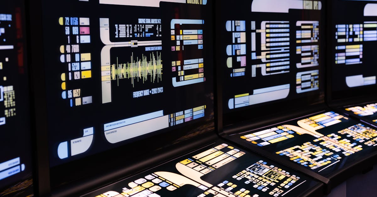 Hormuz Deadlock: Pentagon Warns of 6-Month Clearing Delay as Apple’s Tim Cook Steps Down