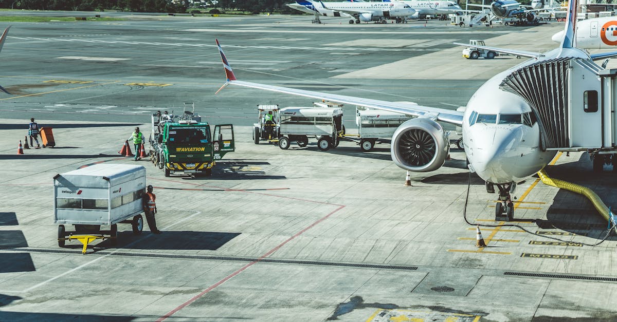 Dollar Rises, Gold Edges Up as Iran Diplomacy Intensifies; Jet Fuel Dips