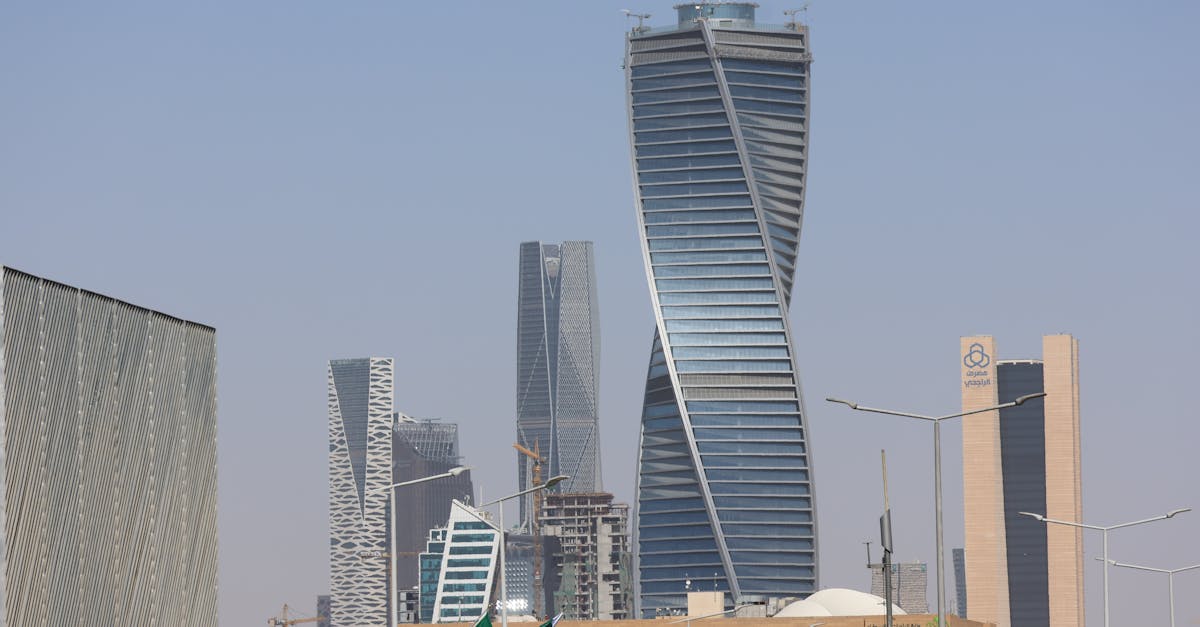 Araghchi’s Diplomatic Blitz Amidst UAE-Israel Defense Revelations; Toman Slips to 157,750