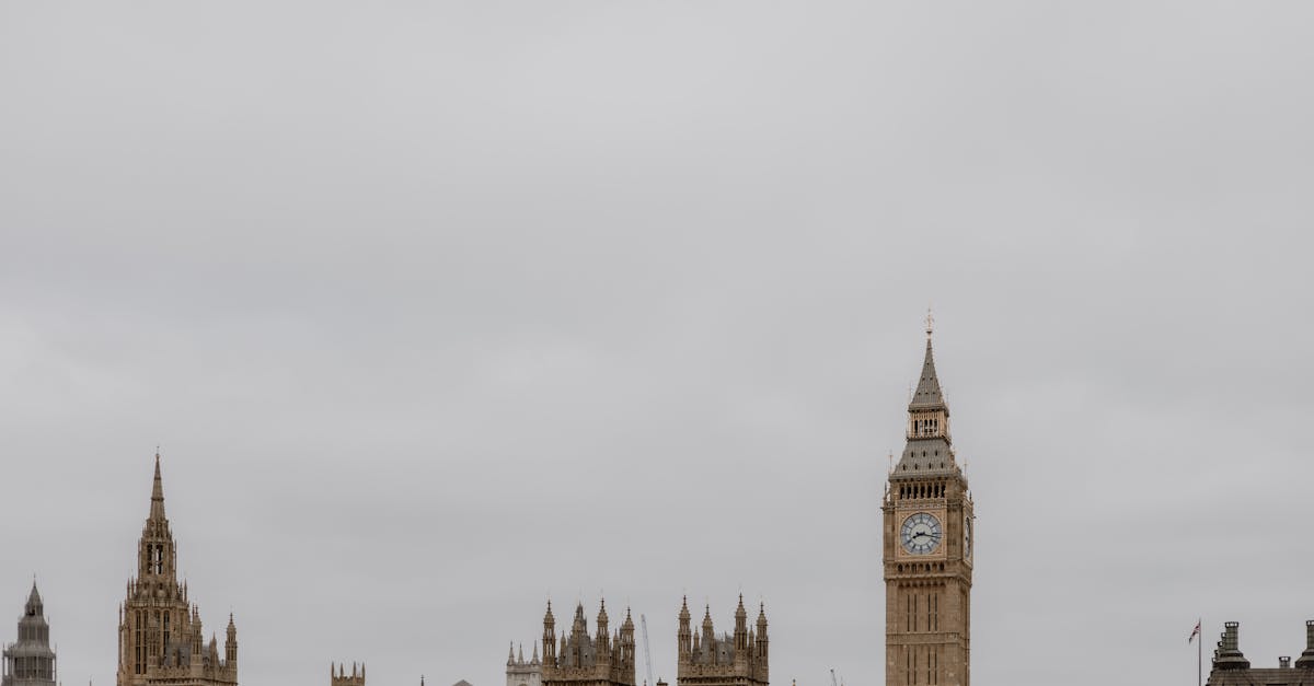 UK Considers Rent Freeze Amid Iran War Fallout; Musk's Wealth Soars