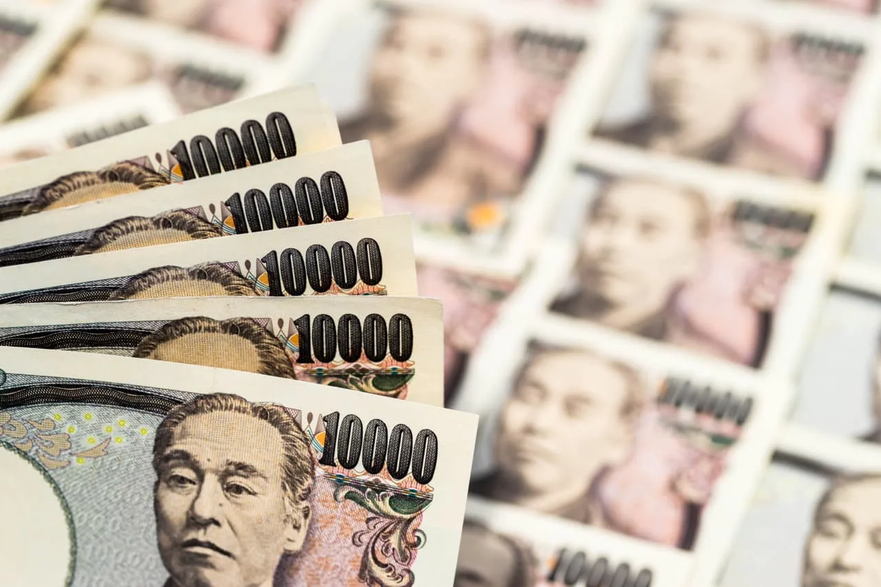 Yen’s ‘Band-Aid’ Fix Risks Rupture as Oil Prices Surge; Toman Hits 184,600 Amid Regional Fire