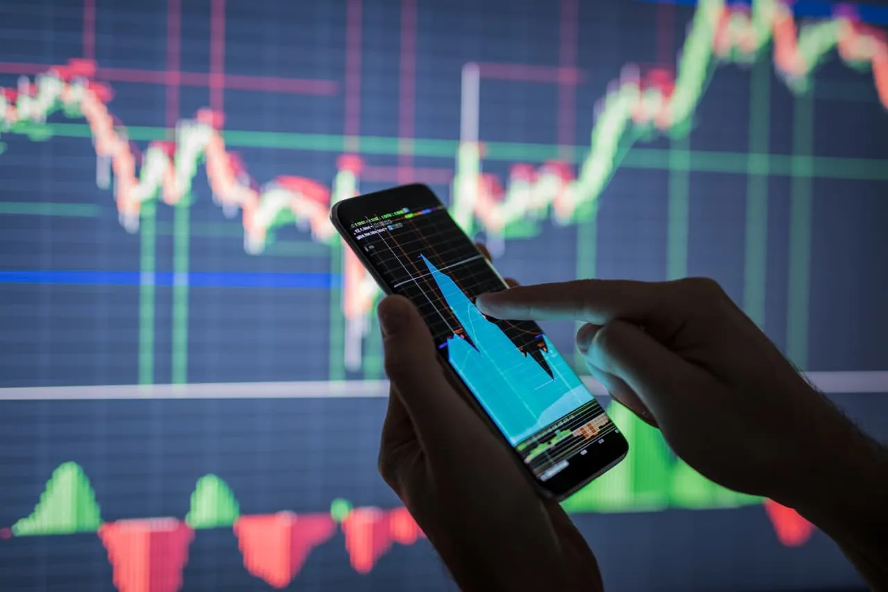 Tech Earnings & KOSPI Surge: Global Markets Shake Off Geopolitical Static as USD Hits 177,600