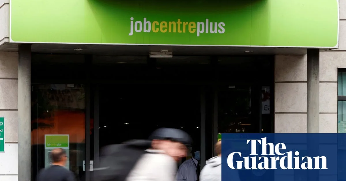 UK Unemployment Rises on Iran War Fallout; Gulf Oil Slick Spreads