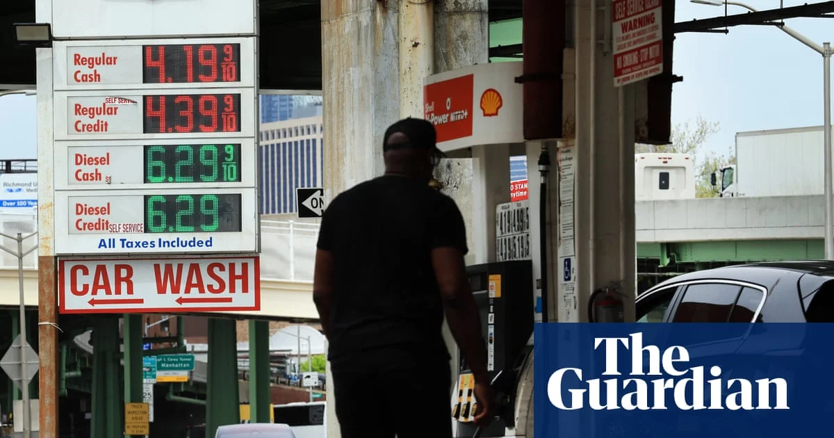 US Growth Rebounds to 2% Amid War Costs as Fed Faces Three-Year Inflation High