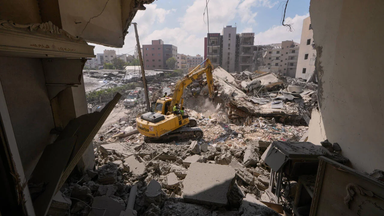 Fragile Ceasefire in Lebanon as Trump Eyes 'Grand Bargain' with Iran; SpaceX Targets $1.77 Trillion Valuation