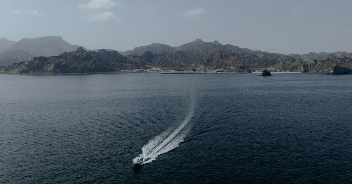 US-Iran Clashes Intensify, Oman Caught in Middle; Japan Banks Eye Stablecoins