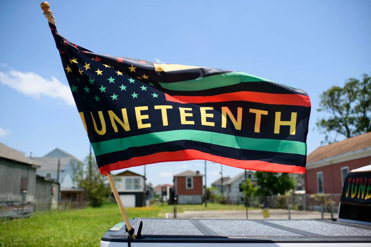 Iran's Oil Tankers Defy Blockade as Gold and Dollar Surge: Juneteenth Adds to Market Uncertainty