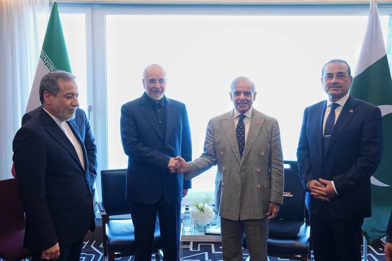 Swiss Summit Begins: Toman Rallies as Vance and Ghalibaf Negotiate Amid Hormuz Blockade