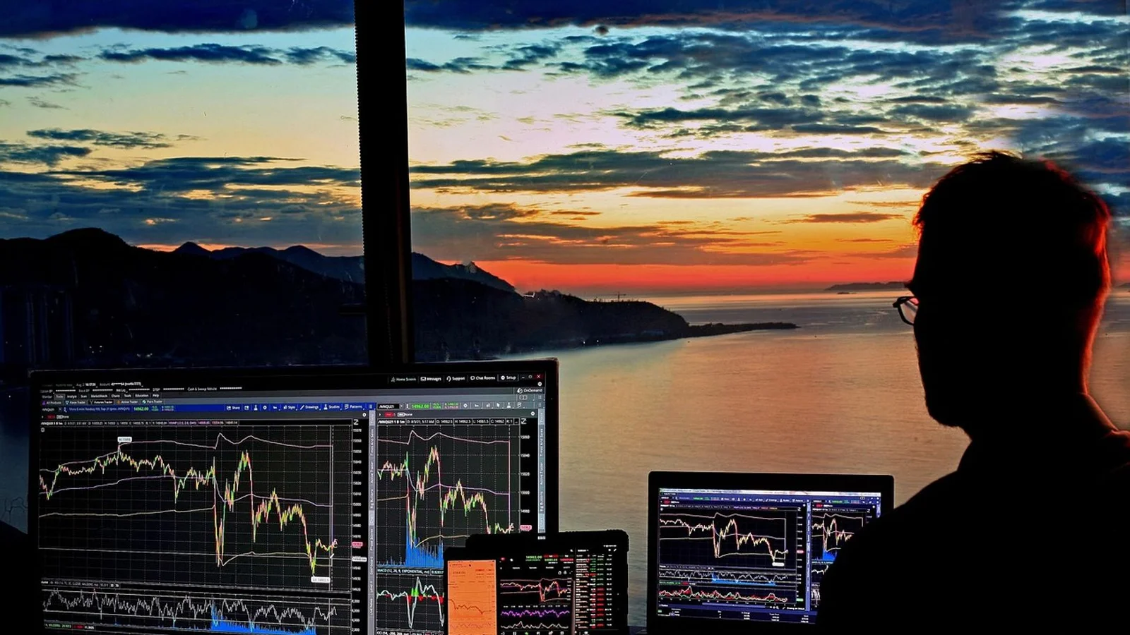 The Institutional Shield: Why Bitcoin ETFs Surge While Scams and Volatility Shake Retail Confidence