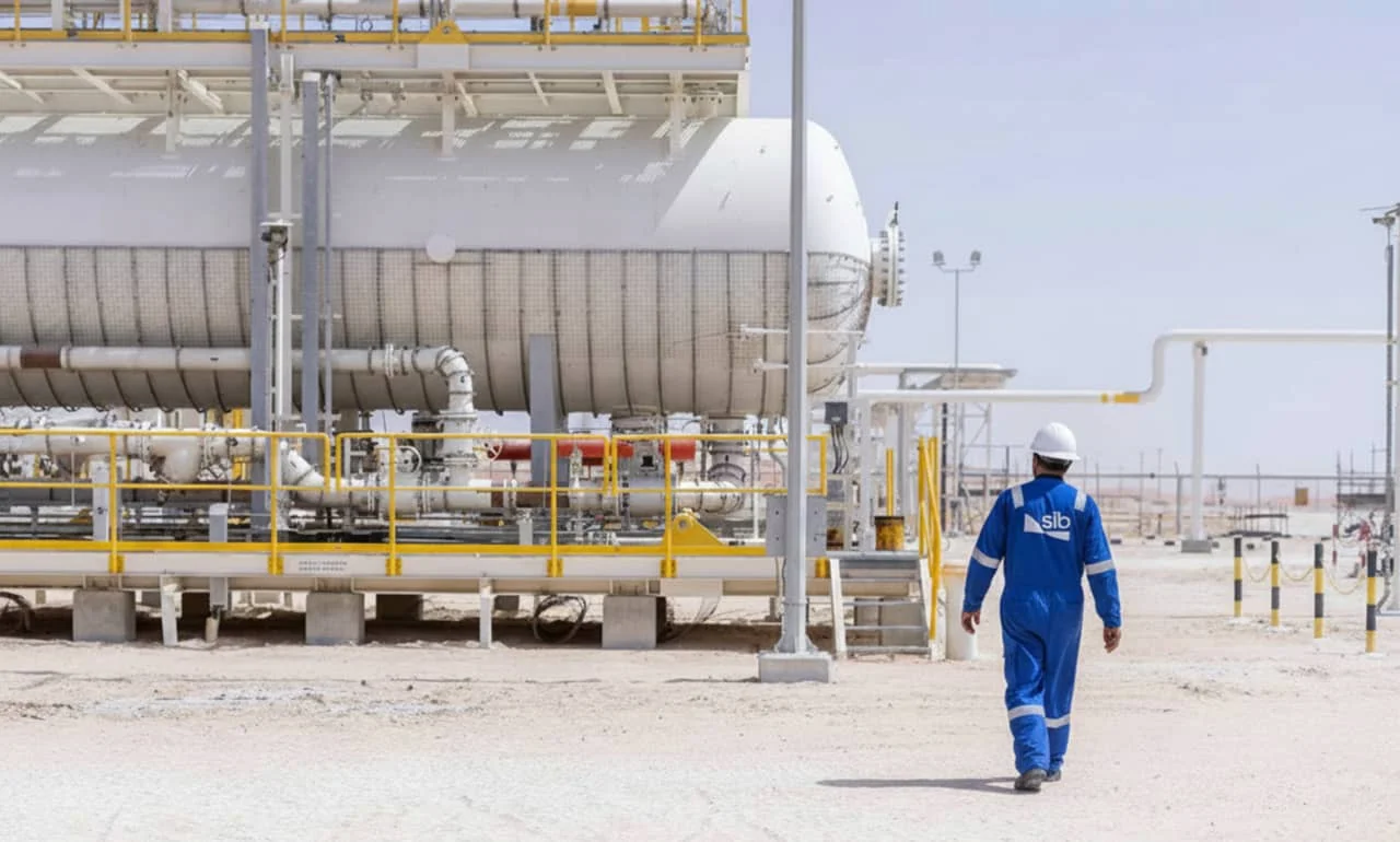 Energy Giants Pivot to AI Infrastructure as Middle East War Risks and 6% Yields Loom