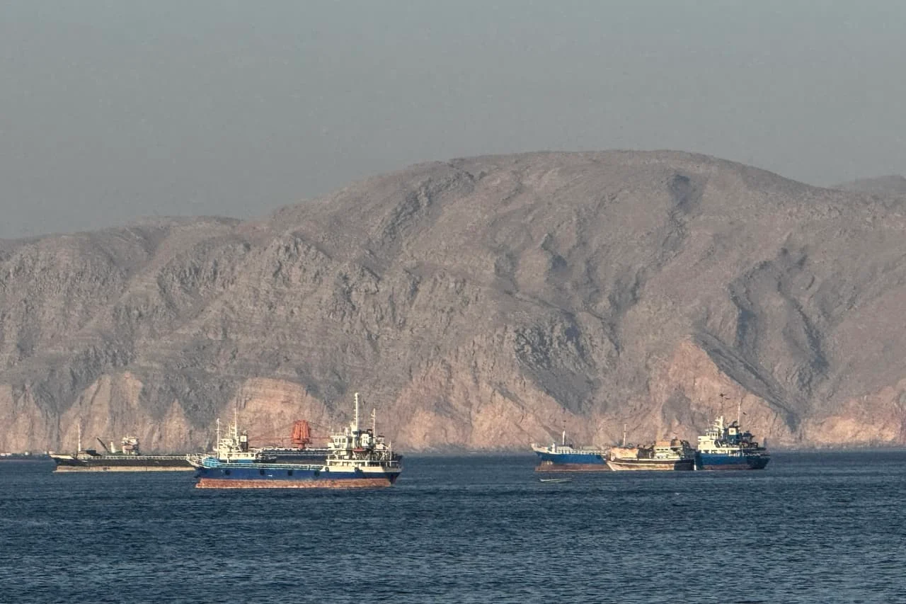 Oil Slumps as Qatar Teases US-Iran De-escalation; India Braces for Hormuz Shocks