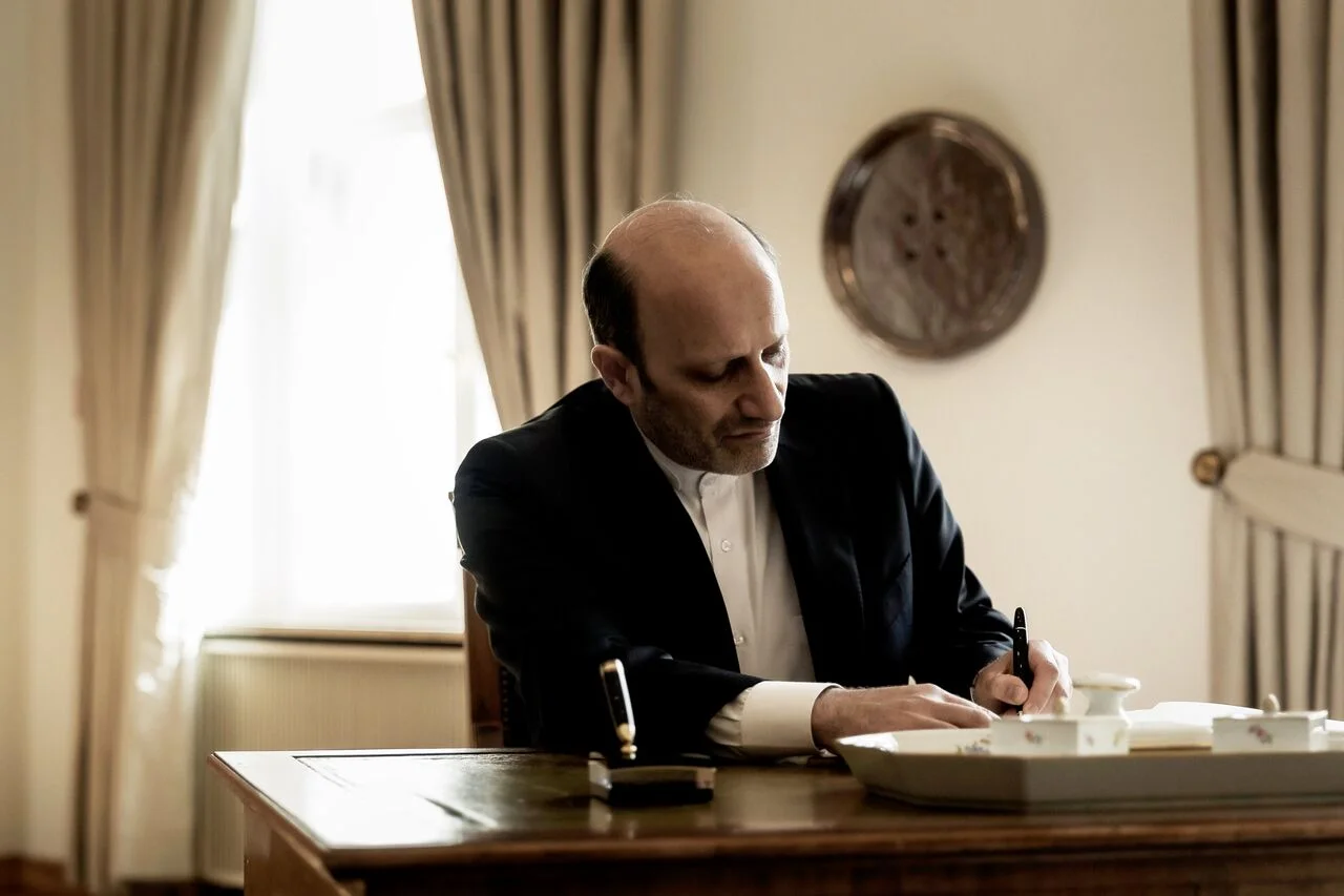 Tehran Rejects Global Arms Race as Bezos Enters Liverpool; Toman Trends Lower Amid Gold Surge