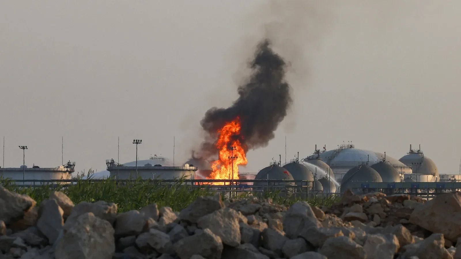 Houthis Strike Aramco as Hormuz Stalemate Tightens: Gold Rises Amid Regional Energy Security Crisis