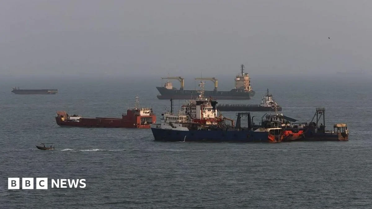 Tehran Markets Cool as Iran Vows 'Painful Response' to US Tanker Strikes; USD Dips to 225,000
