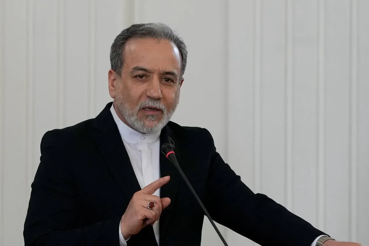Toman Weakens as Araghchi Calls for Regional Unity; Oil Insiders Bet Against Peace Slump