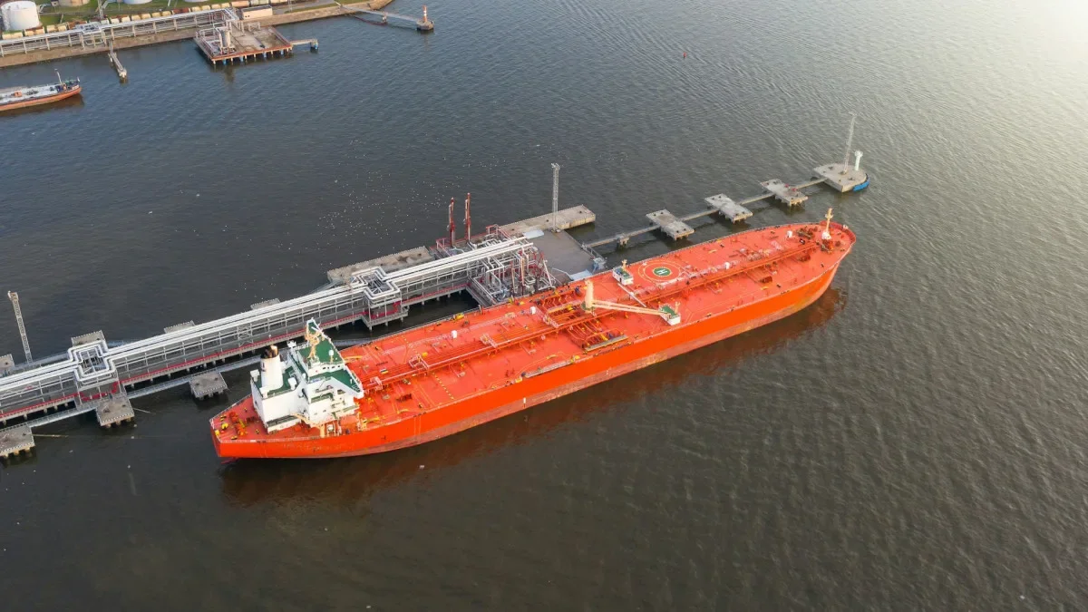 Hormuz Transit Collapse: Oil Prices Soar as Strait Sees Single-Digit Tanker Traffic