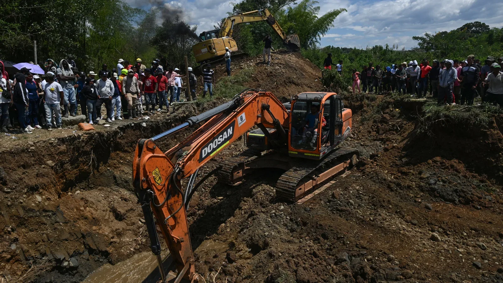 Colombia Mine Tragedy Claims 14 Lives Amid Gold Record Highs; US-Ukraine Relations Fray Over Russian Strikes