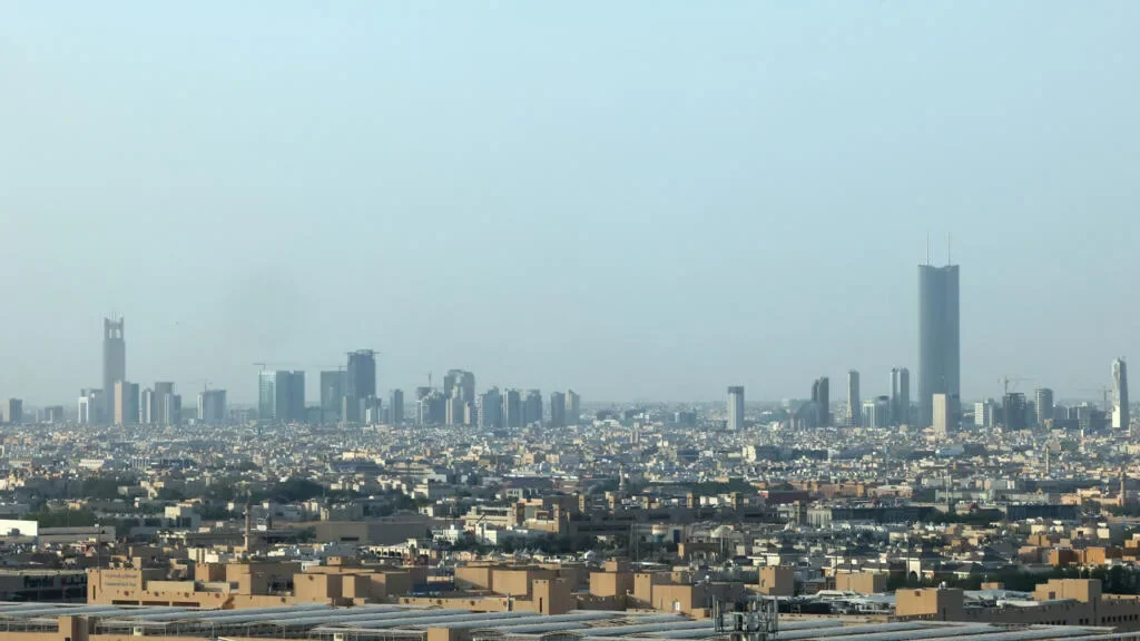 Houthi Attack Near Riyadh Airport Sparks Oil Fears as Toman Slips and Fed Signals Inflation War