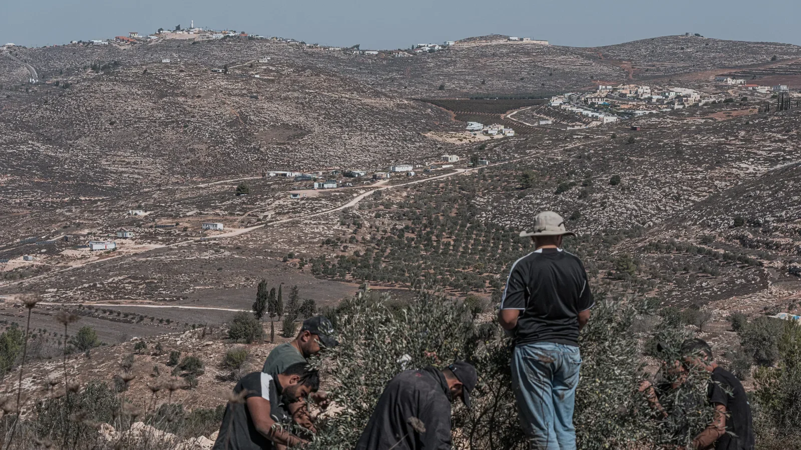 Global Markets Shaken: UK Sanctions Israeli Settlements, US Squeezes Iran's Oil Revenue