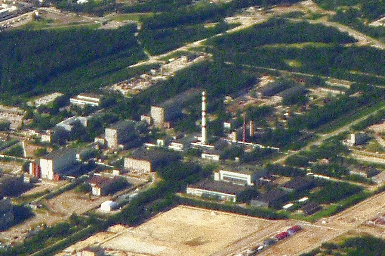Nuclear Power for AI: US Loans $5B for Data Centers, Russian Oil Flows Unabated