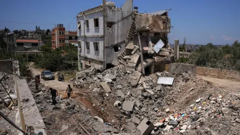 Iran War Escalation Fears Rise as Tehran Warns Israeli Attacks Threaten US Deal