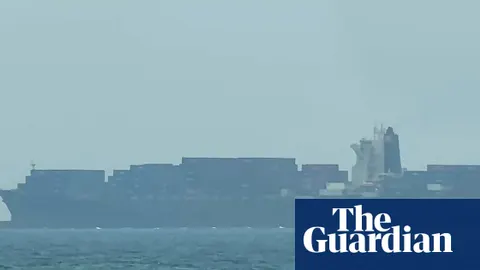 Trump Rejects Hormuz Shutdown as US Strikes 140 Targets; Toman Surges 1.7% Amid Escalation