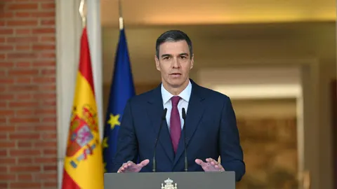 Spain Slams EU Over Ceuta Crisis as Toman Hits 194,600 Amid Regional Corridor Pivot