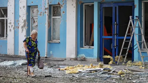 Ukraine Launches Massive 456-Drone Swarm on Russia as Tehran Markets Hold Breath Amid Hormuz Standoff