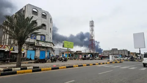 Hormuz Lockdown: Iran Hardens Demands as Houthi Strikes Hit Mocha Port