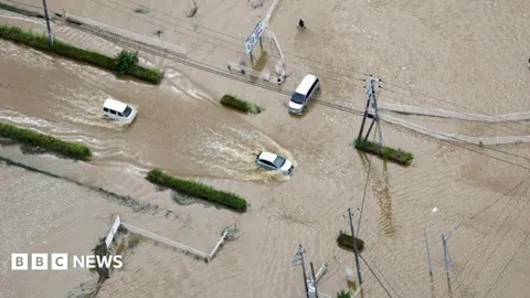 Japan Flood Crisis Strands Thousands as Bitcoin Breaks Key Support Levels