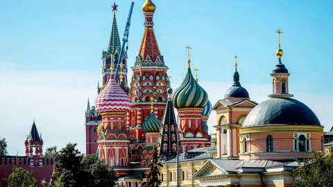 The 187,000 Toman Threshold: Russian Oil Strain and the Divergent Tehran Markets