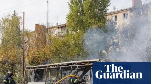 Ukraine Bus Attack Kills 30; Iran Tanker Attacks Spike Oil Prices; Fund Manager Quits AI Trade