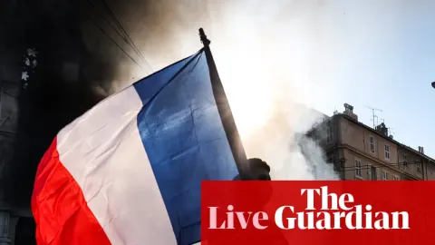 France in Chaos: Macron Rejects Resignation Amid Debt Sell-Off as Gold Gains in Tehran