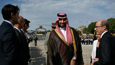 Houthi Strikes Threaten Saudi Ambitions as Trump Pressures Kyiv Over Energy War