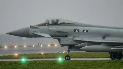 UK Fighter Jets to Saudi Arabia Amid Houthi Attacks; India's Oil Role & Hormuz Future in Focus