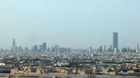 Houthi Attack Near Riyadh Airport Sparks Oil Fears as Toman Slips and Fed Signals Inflation War