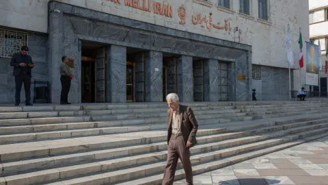 U.S. Declares 'Economic War' on Bank Melli; Tehran Moves to Criminalize Foreign Media Contact