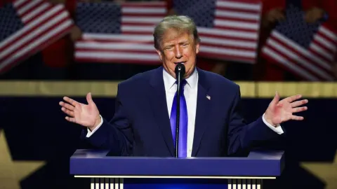 Trump’s $5,000 Cash Pledge Rattles Markets as Houthis Seize Strategic Red Sea Port