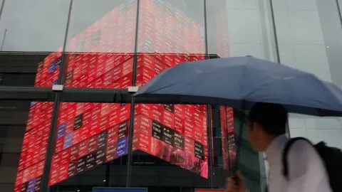 Japan Shocks Markets with 31-Year Rate High; Seoul Defies Trump Over Iran Deployment