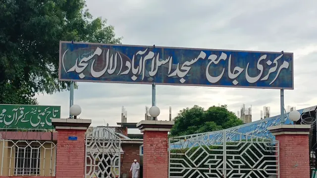 Diplomacy in the Shadow of Seizures: Vance Heads to Islamabad as Tensions Simmer