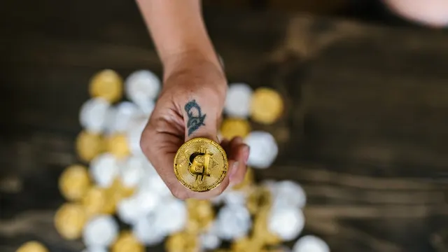 The Coin Paradox: Why Emami is Slipping While Gold and the Dollar Surge