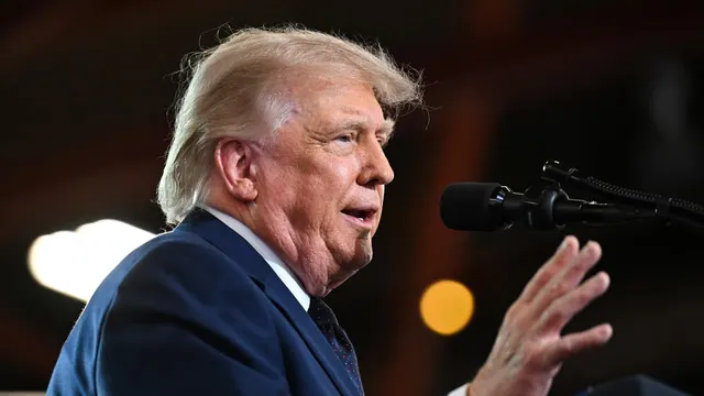 Trump’s ‘No Rush’ Warning Tests Toman Rally as Hormuz Deal Faces Republican Pushback