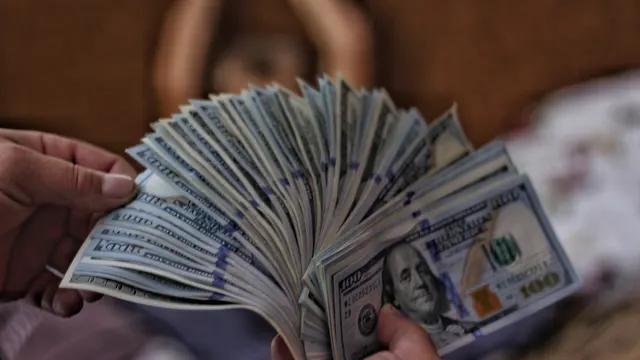 The Gap Emerges as Dividend Powerhouse; Washington Disaster Toll Rises as Markets Hold Steady