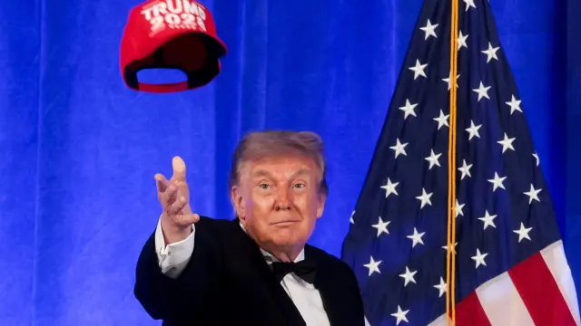 Trump Jokes of 2028 Run Amid Regional Firefights; Gold Slips in Tehran Markets