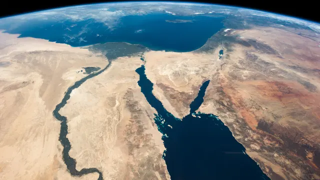 Red Sea Tensions Flare as Houthi Strike Targets Saudi Tanker Amid Fractured Hormuz Peace Talks