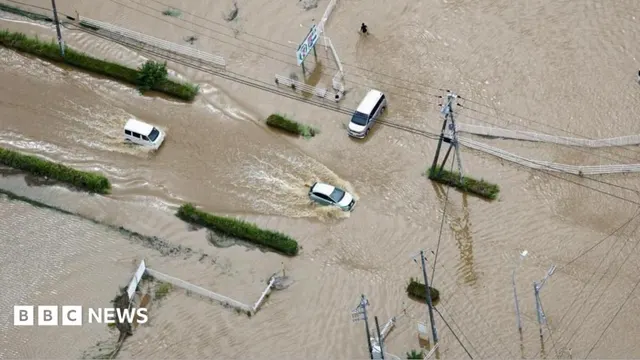 Japan Flood Crisis Strands Thousands as Bitcoin Breaks Key Support Levels