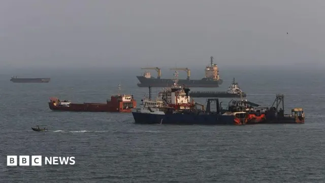 Tehran Markets Cool as Iran Vows 'Painful Response' to US Tanker Strikes; USD Dips to 225,000