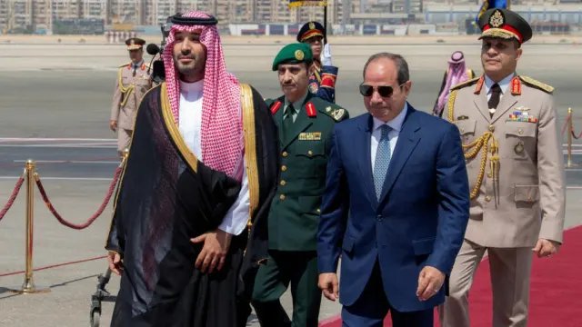 Red Sea Tensions Spike Oil Prices as Houthis Threaten Saudi Arabia; Congress 'Asleep' on AI Regulation
