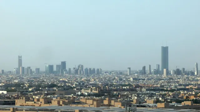 Houthi Attack Near Riyadh Airport Sparks Oil Fears as Toman Slips and Fed Signals Inflation War